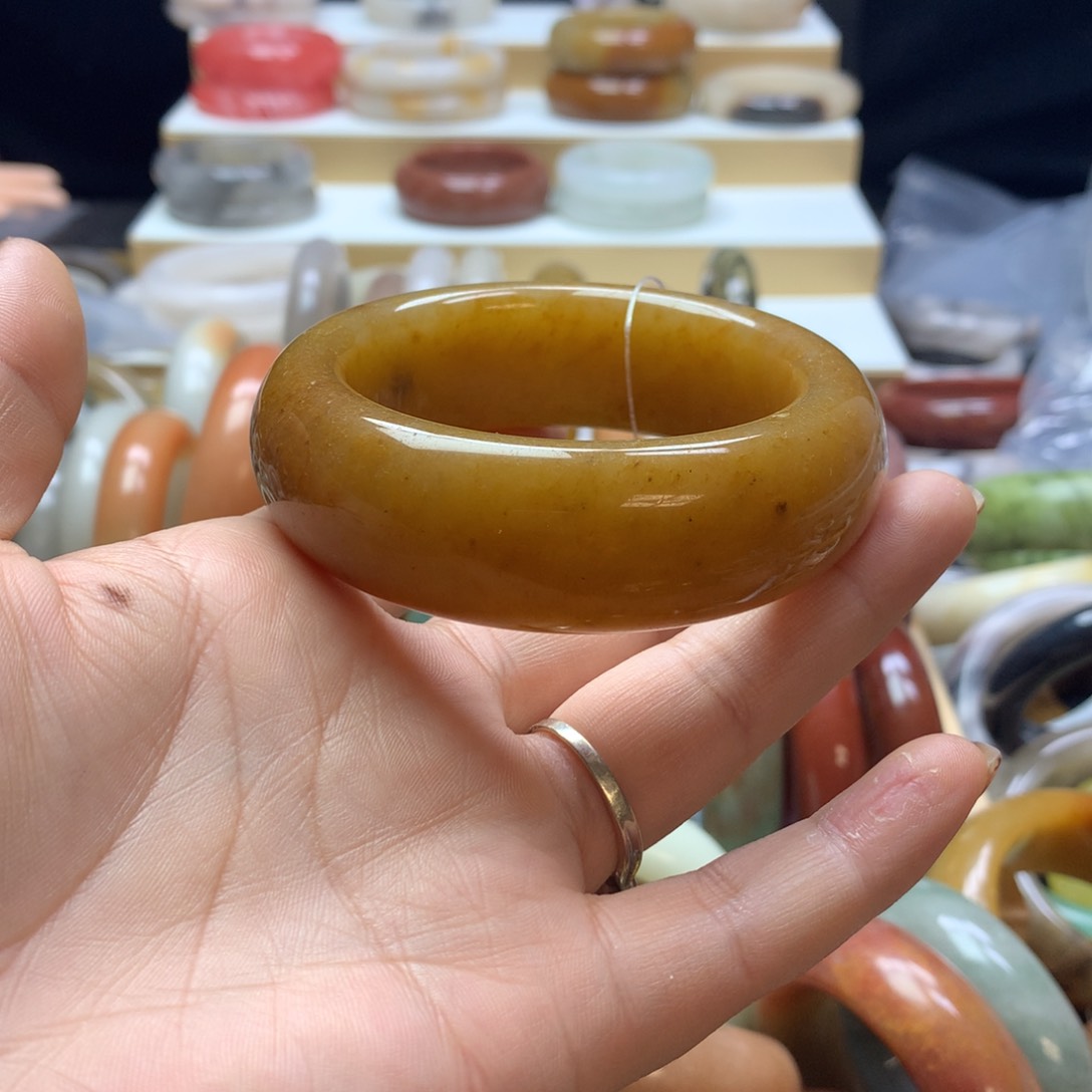 石英质玉手镯未镶嵌