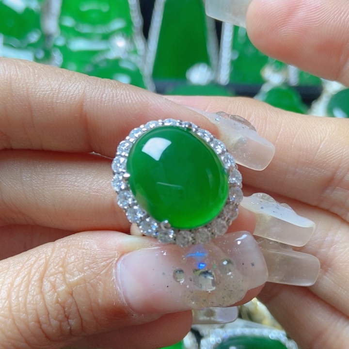 翡翠颈饰18K金镶嵌18712509。