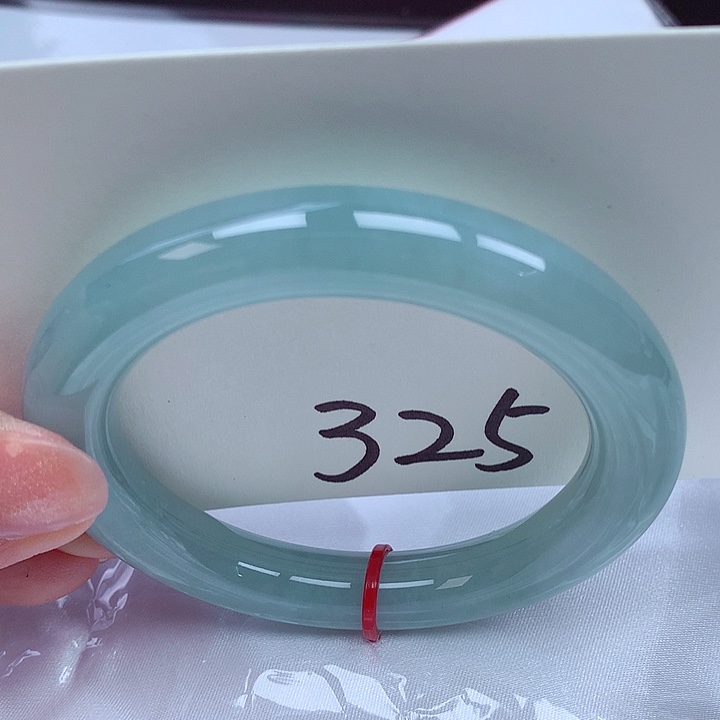 翡翠手镯未镶嵌翡翠