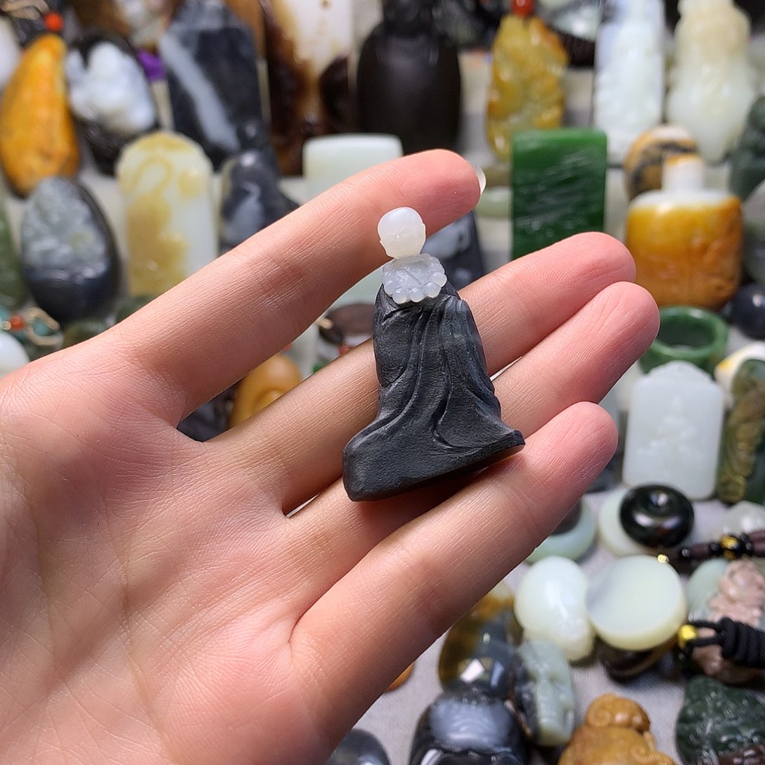 和田玉未镶嵌颈饰巨**宝