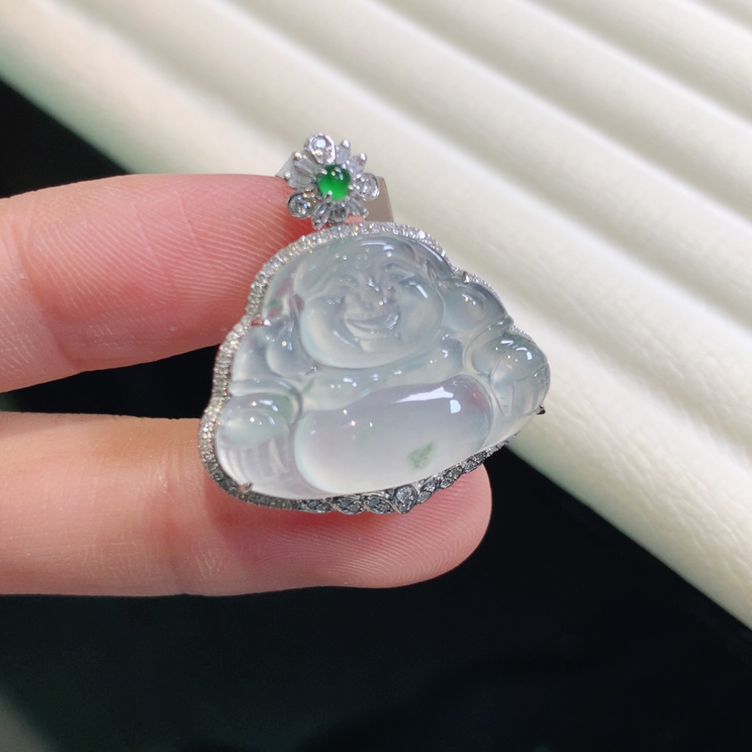 翡翠颈饰18K金镶嵌佛