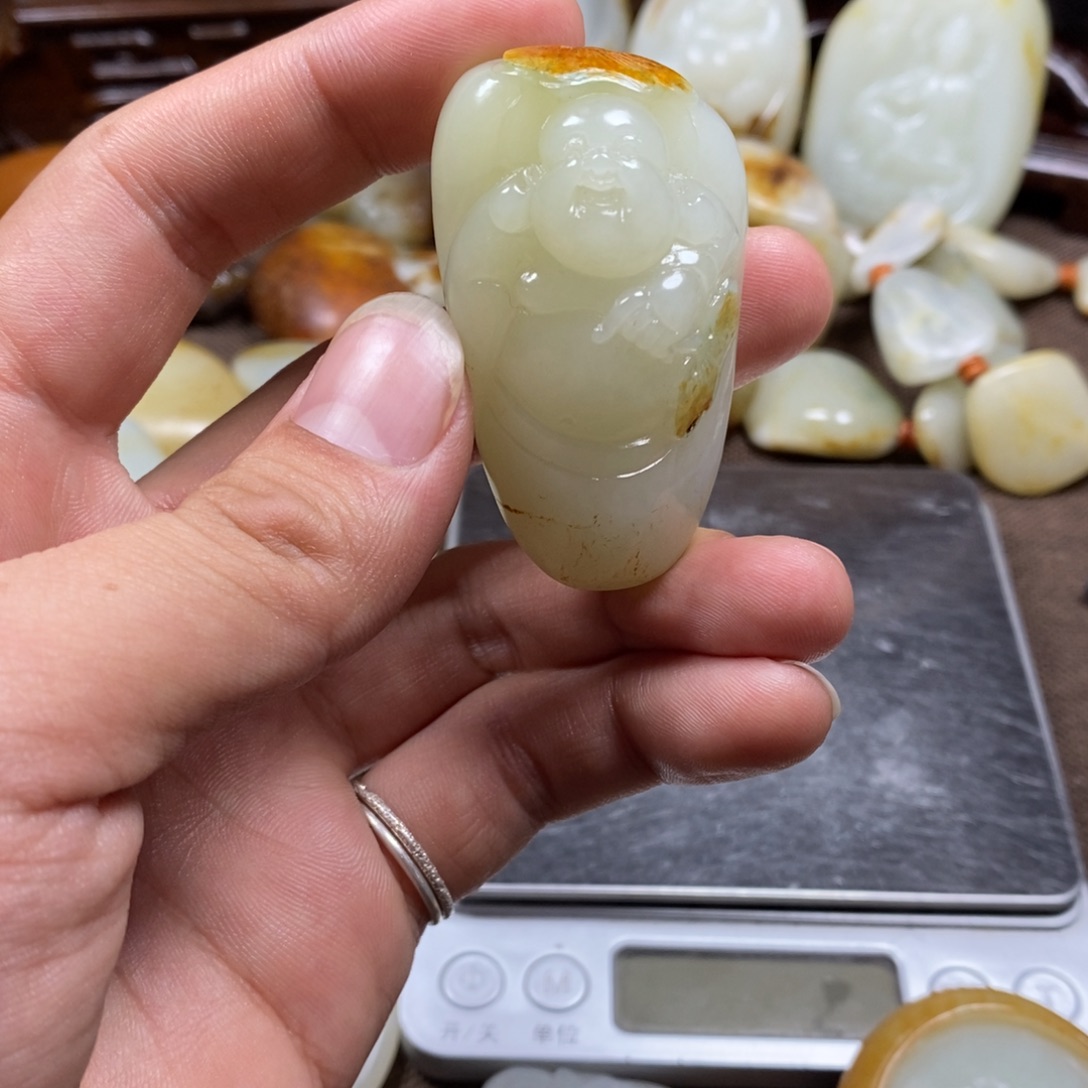 和田玉未镶嵌把件