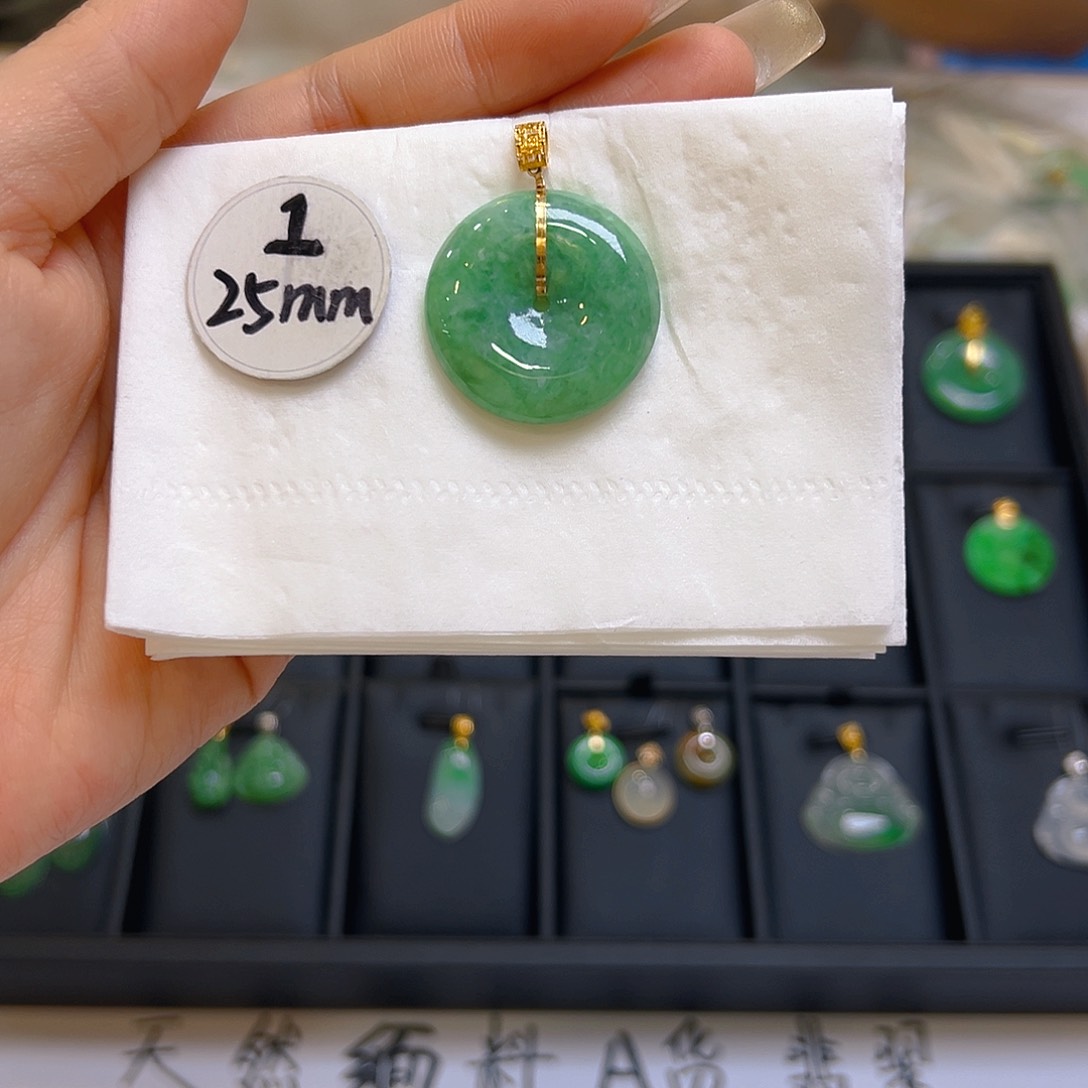 翡翠颈饰18K金镶嵌翡翠