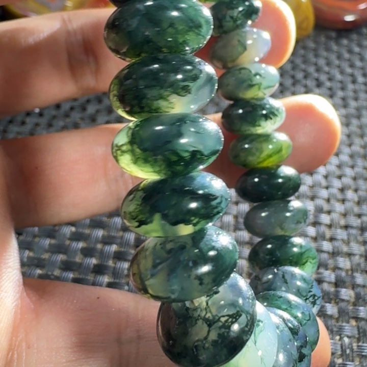 顾***座玛瑙/玉髓未镶嵌颈饰