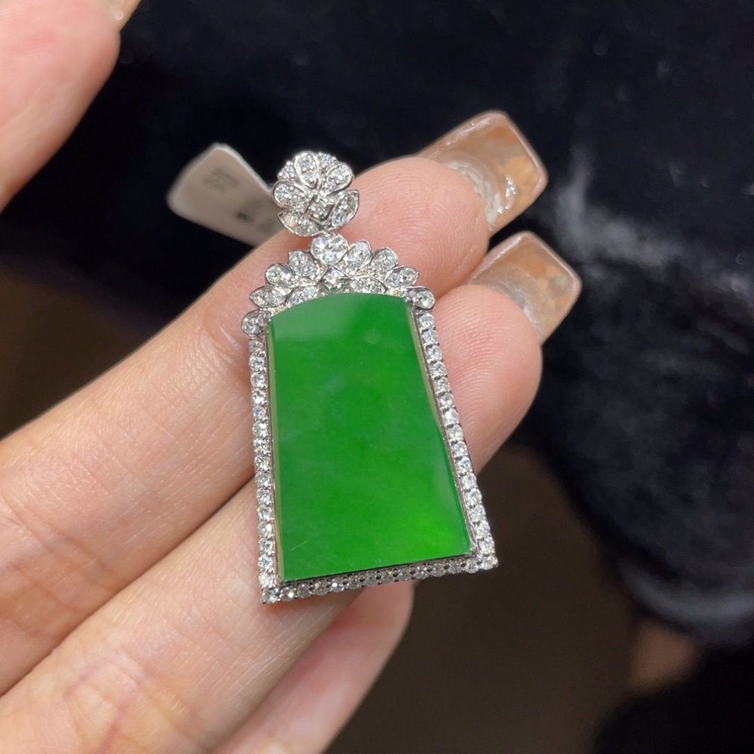 翡翠颈饰18K金镶嵌天然缅甸翡翠