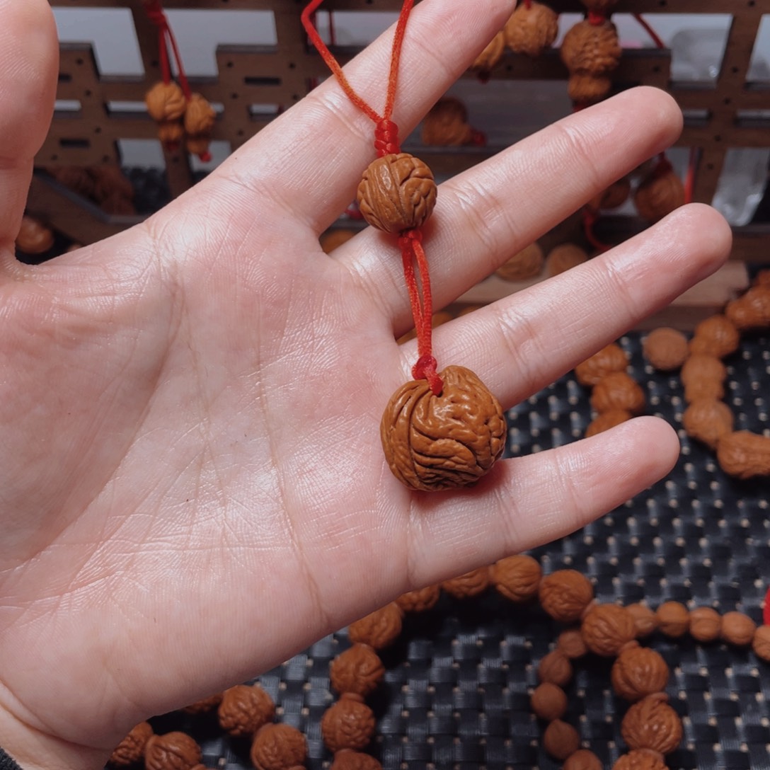 木质类龙纹桃枭挂件