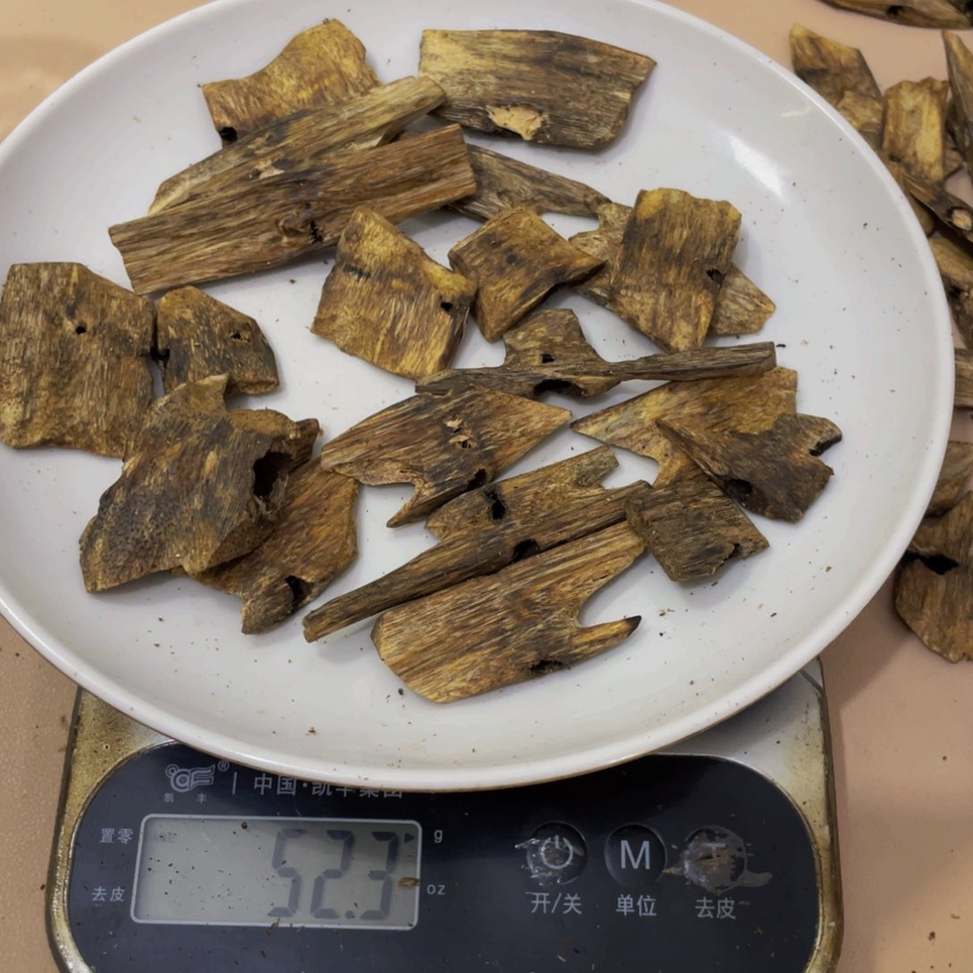 沉香木摆件安*陆河块料52克