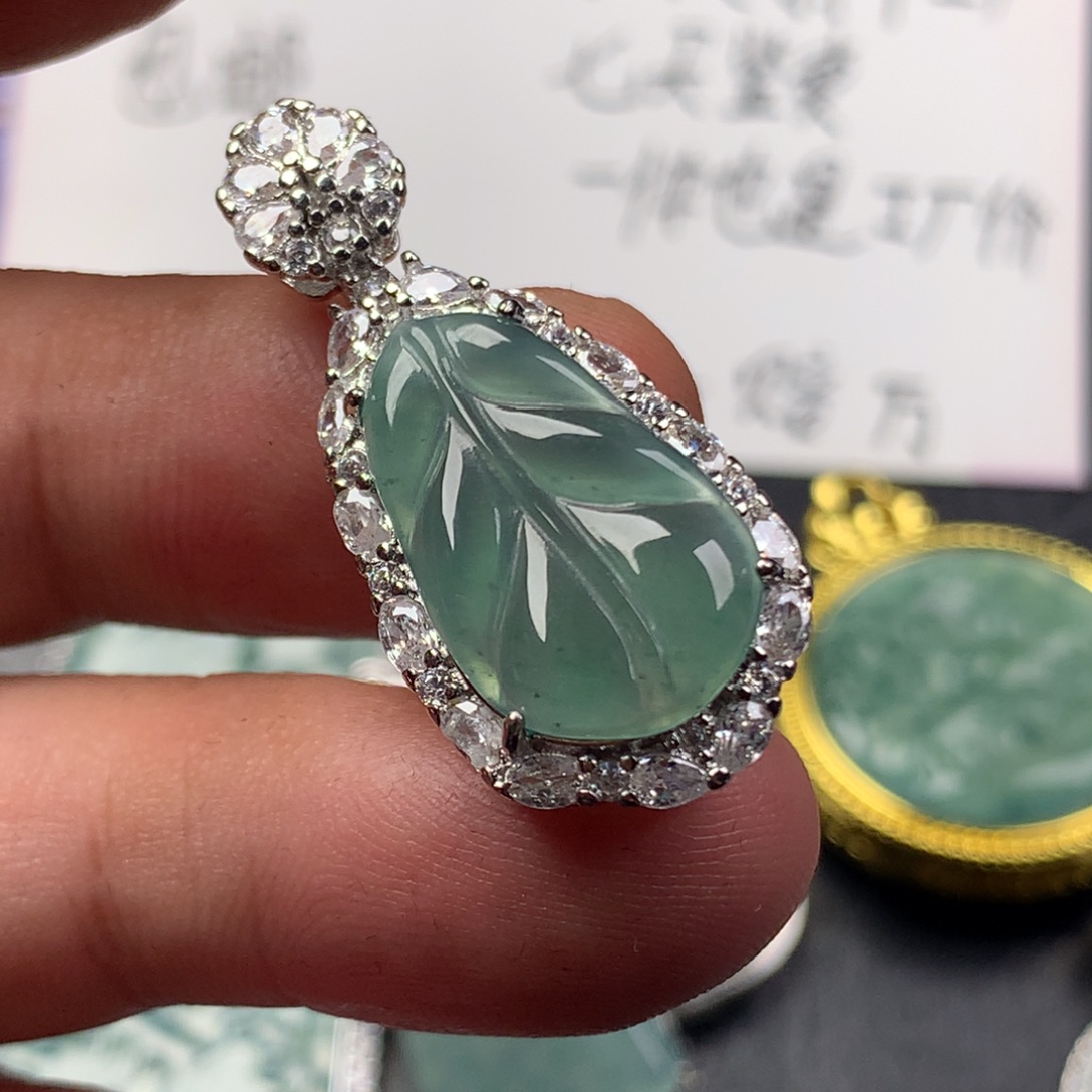 颈饰未镶嵌翡翠芭蕉叶
