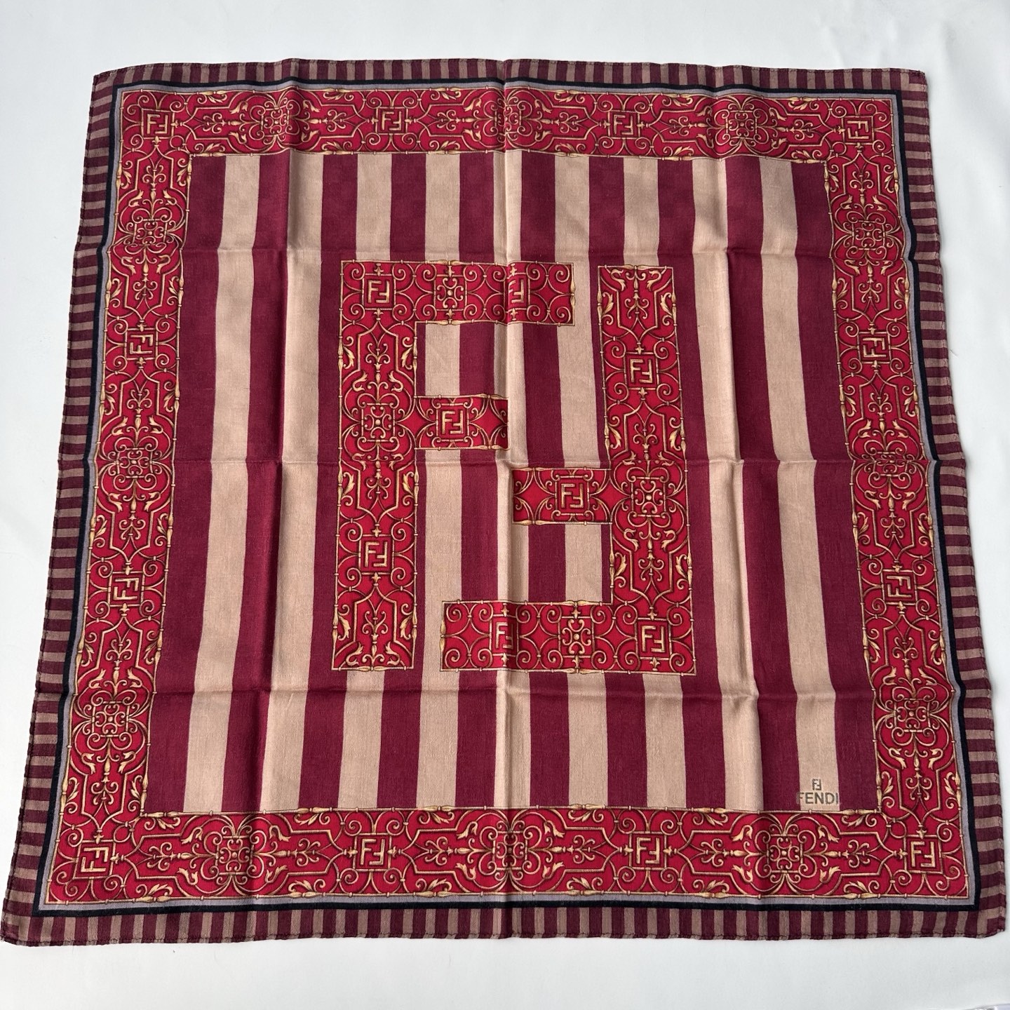 95新 FENDI/芬迪 Fendi女士 50*50方巾156145