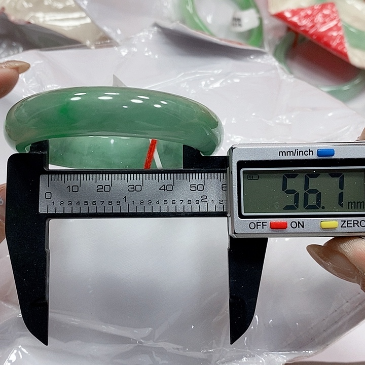 翡翠手镯未镶嵌239