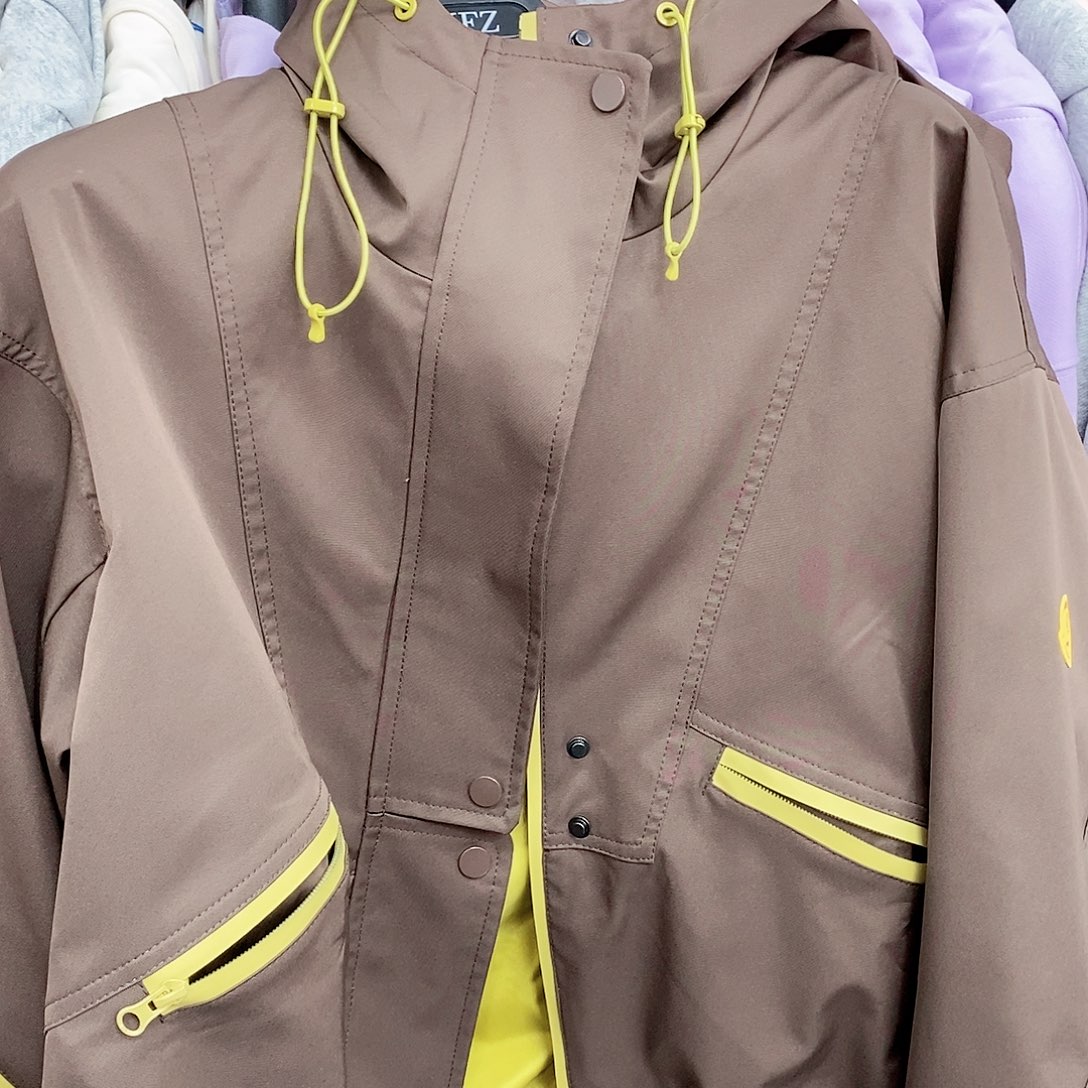 咖色140斤以内冲锋衣