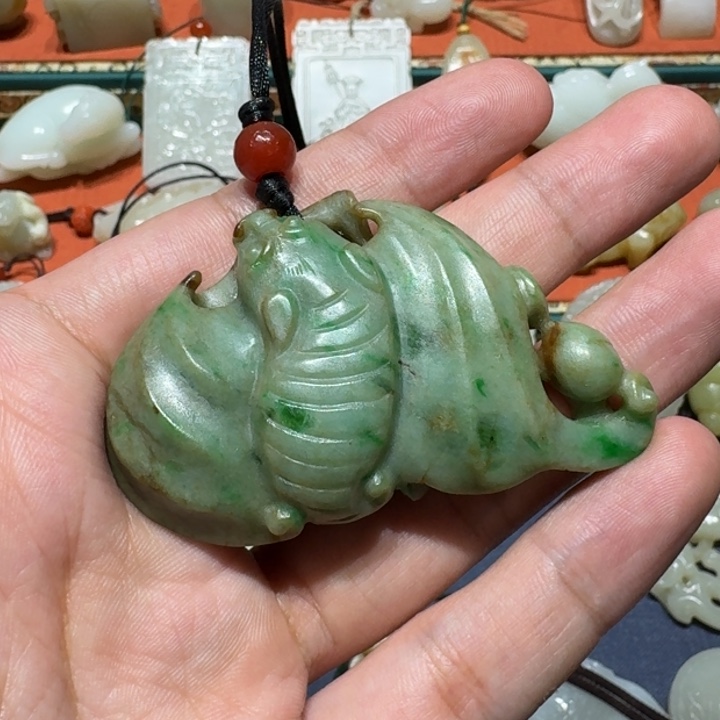 翡翠颈饰未镶嵌大**哥