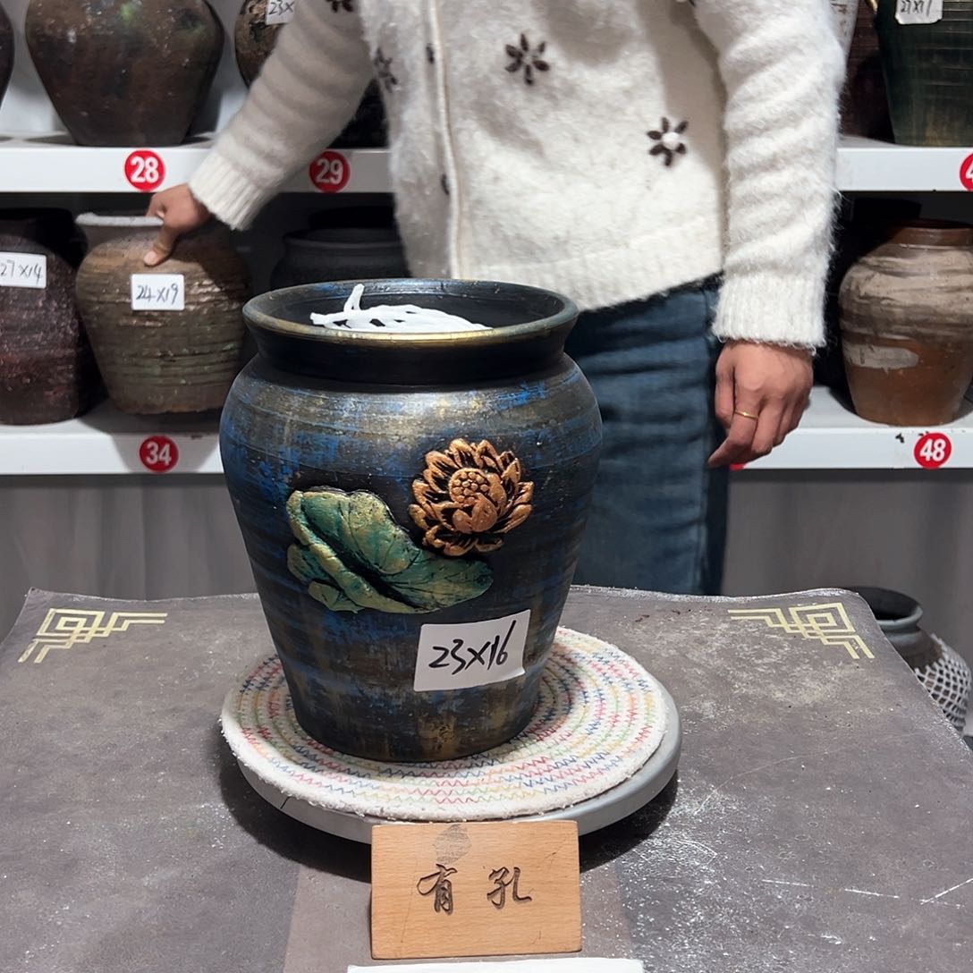 红陶61蓝色浮雕花带孔发货