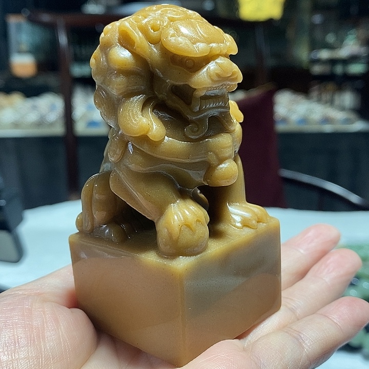 颈饰未镶嵌密玉（石英质玉）