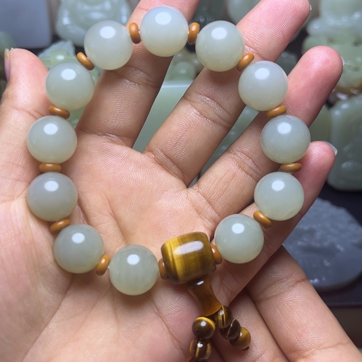 飘***埃和田玉未镶嵌颈饰