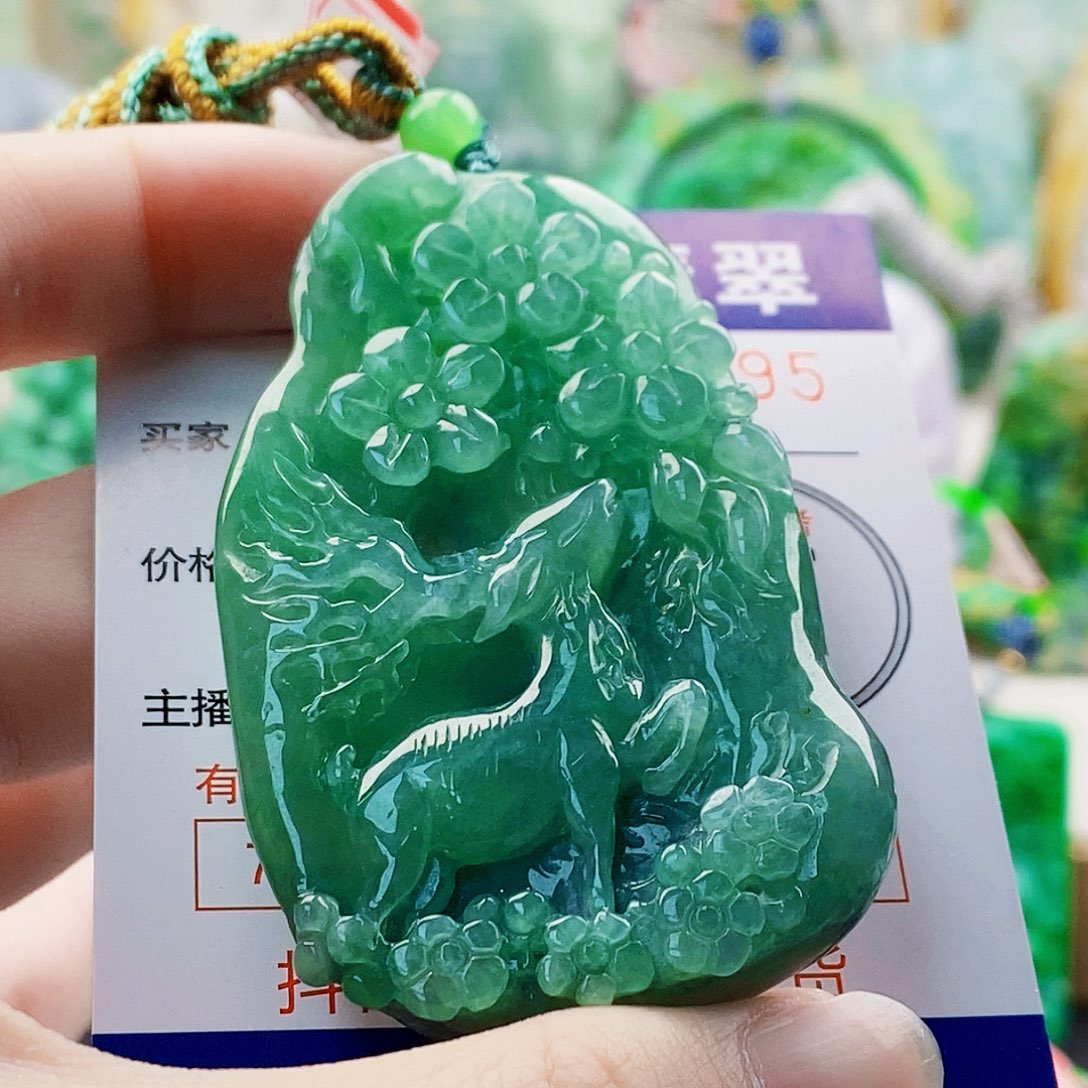 吊坠(不含链)未镶嵌翡翠