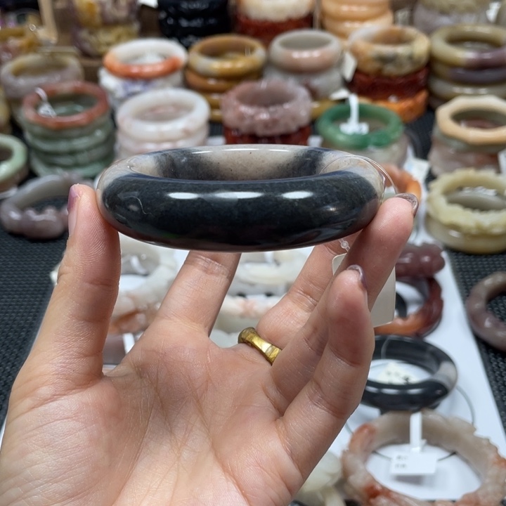 石英质玉手镯未镶嵌竹**香