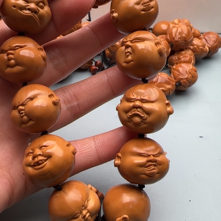 橄榄核手串曹雕刻工艺