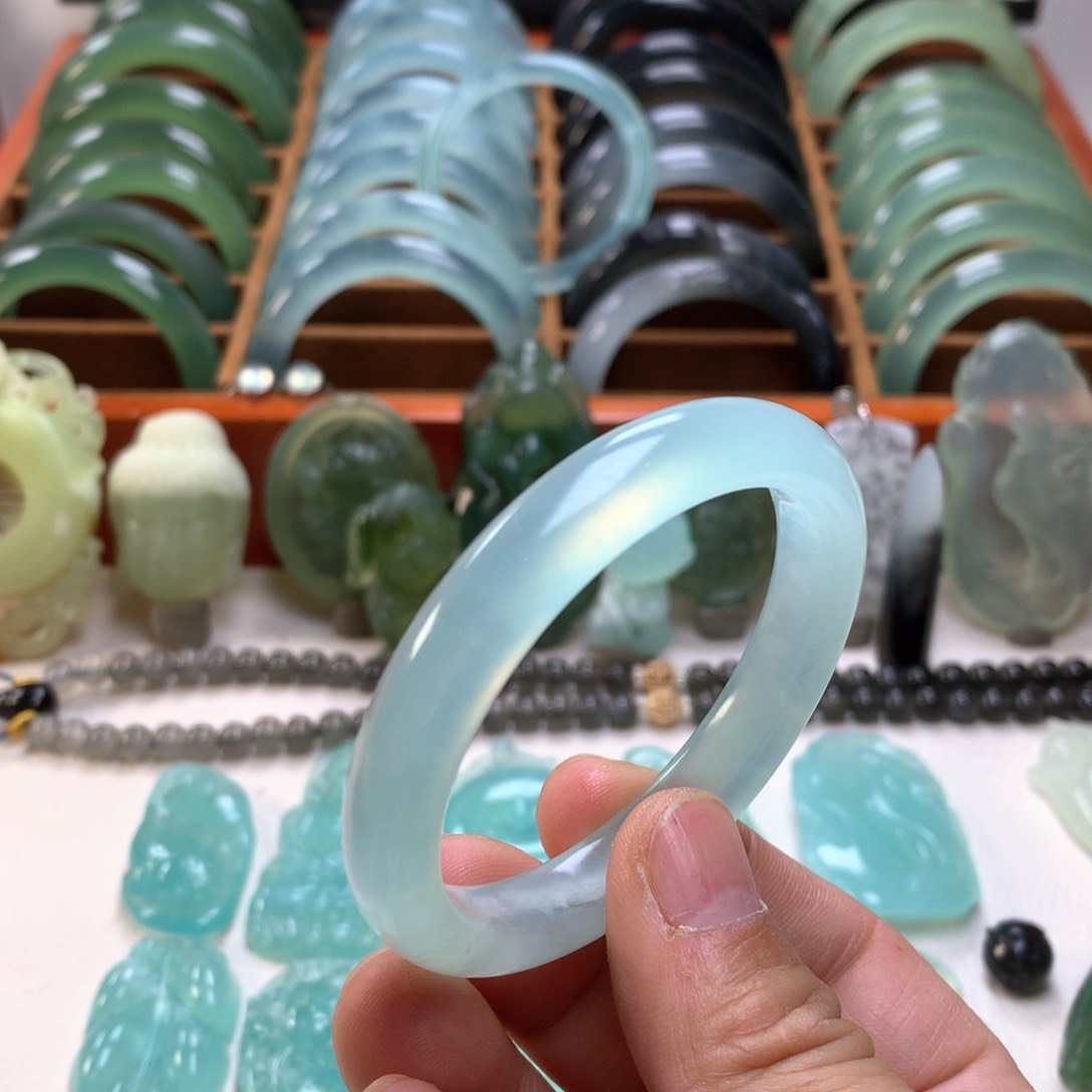 蛇纹石玉天青冻手镯50-53口径未镶嵌