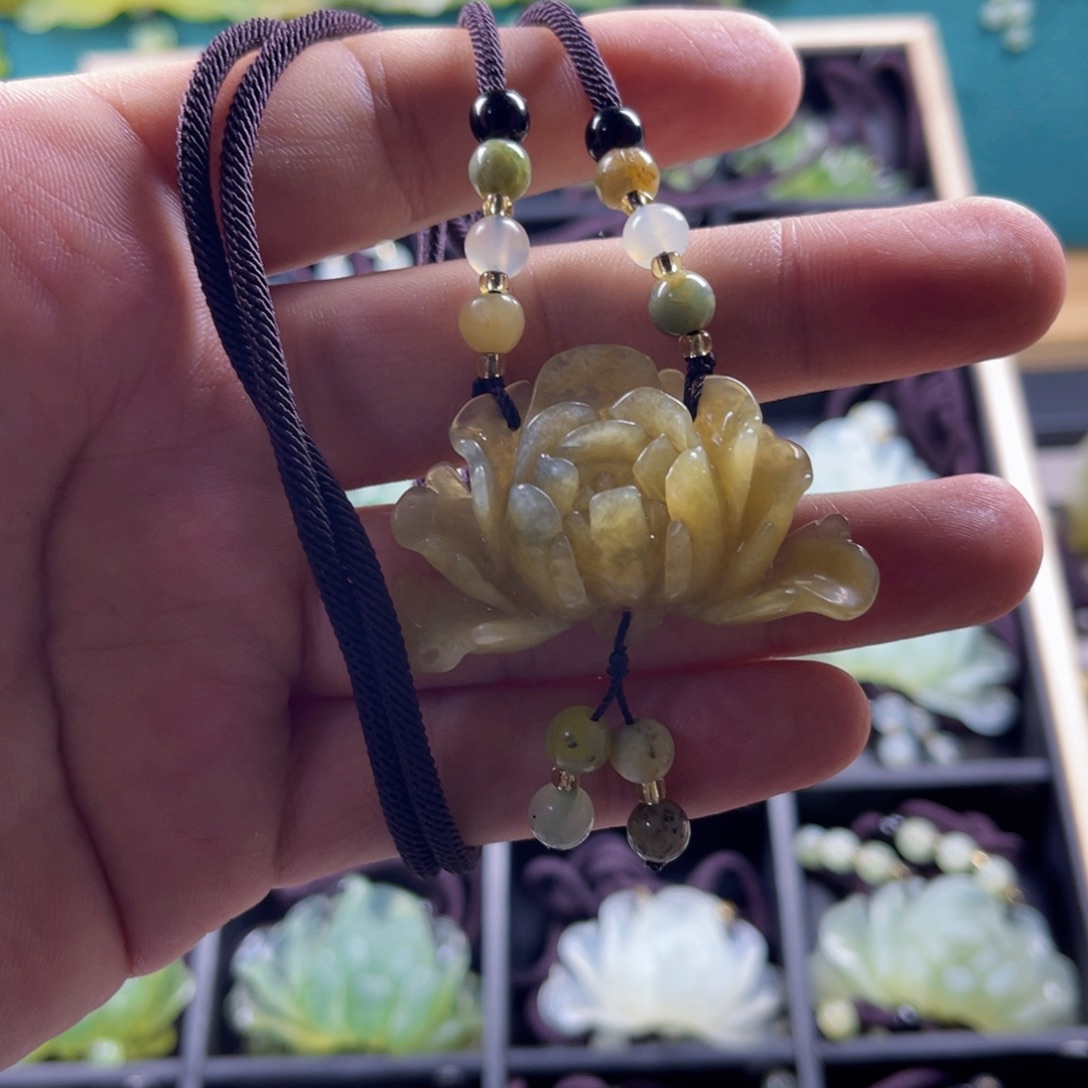 未镶嵌蛇纹石玉颈饰
