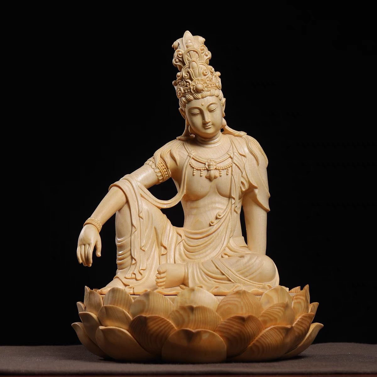 桧木材质观音雕刻工艺高度30公分水月自在观音家居雕刻工艺品摆件