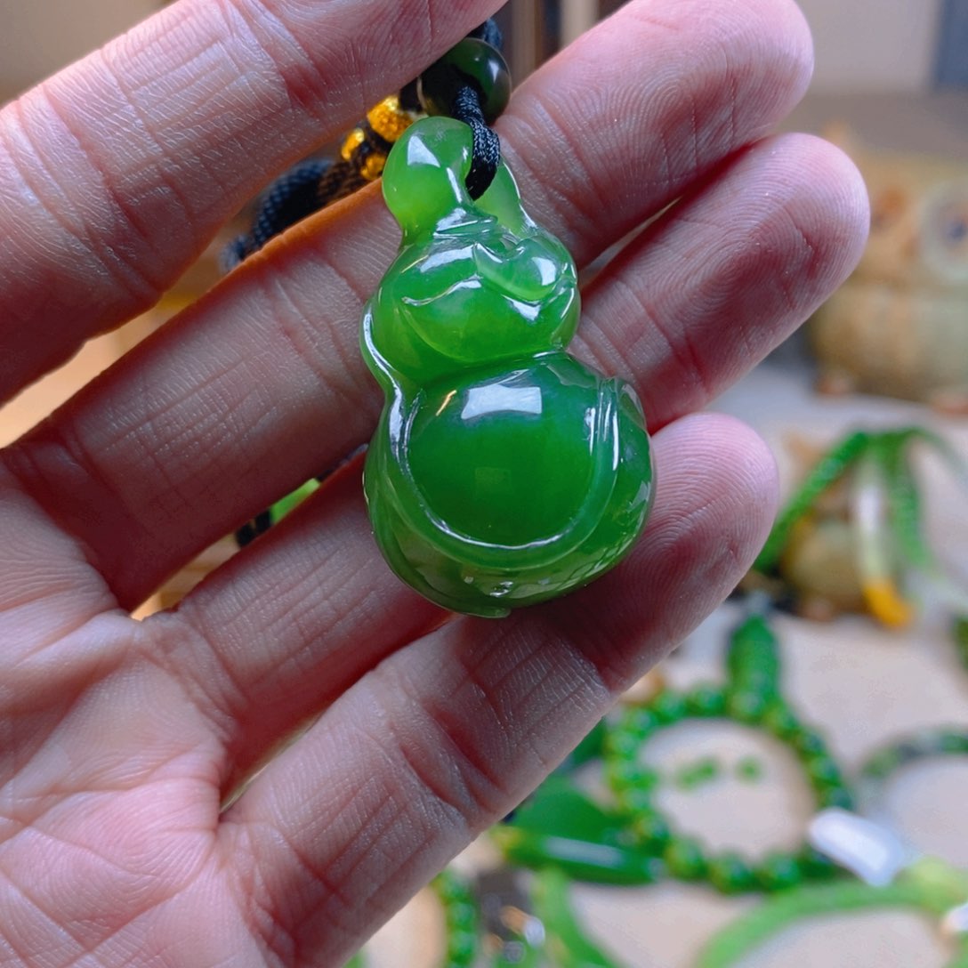 和田玉颈饰未镶嵌暴****鹿