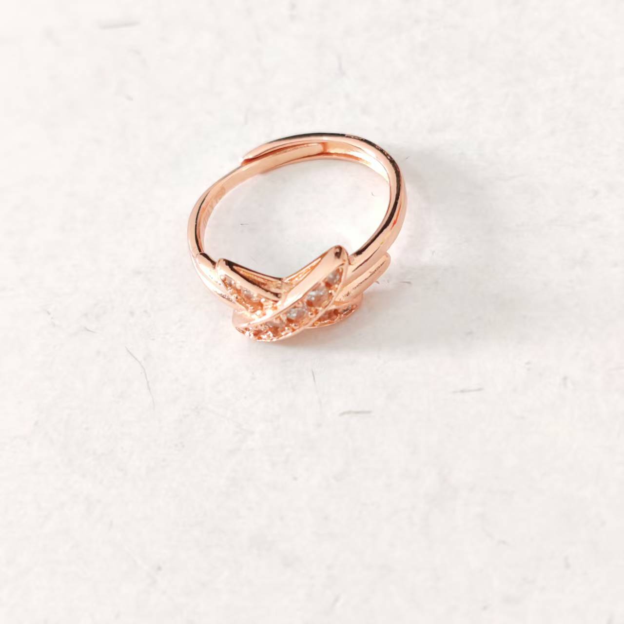 非金属珐琅戒指 气质轻奢时尚百搭简约精致戒指ZWD21271