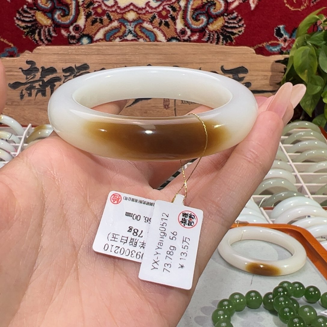 未镶嵌手镯和田玉和田玉一口糖手镯 贵气金山黑糖