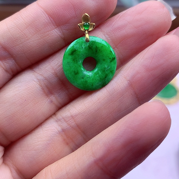 翡翠颈饰18K金镶嵌翡翠