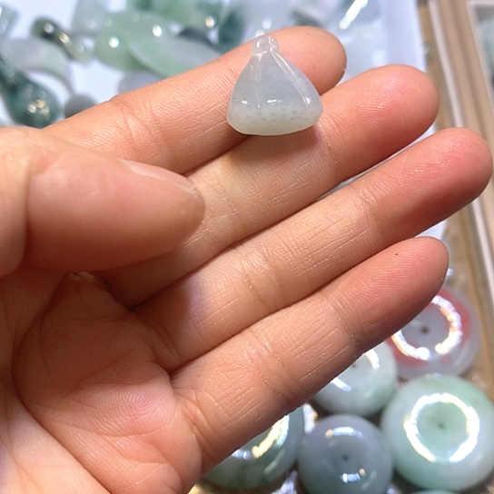 翡翠未镶嵌颈饰吊坠