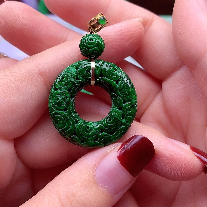 翡翠颈饰18K金镶嵌翡翠