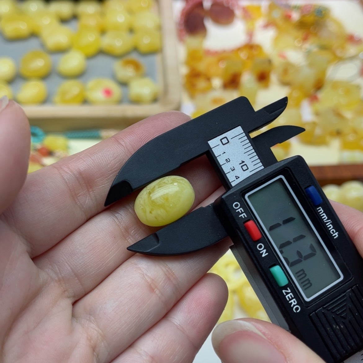 【闪购商品】琥珀裸石未镶嵌配饰