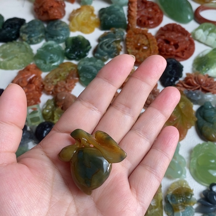 蛇纹石玉颈饰未镶嵌