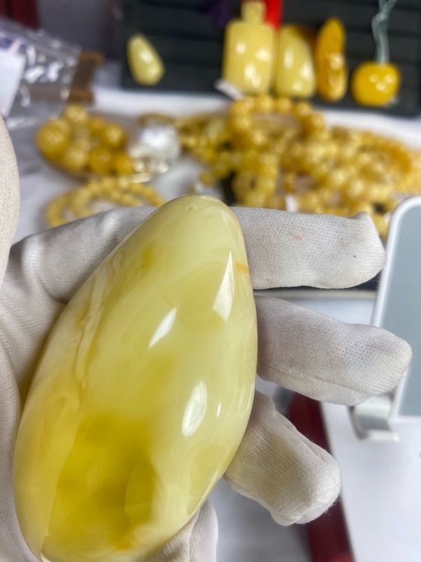 俄料溶洞白花随型手把件