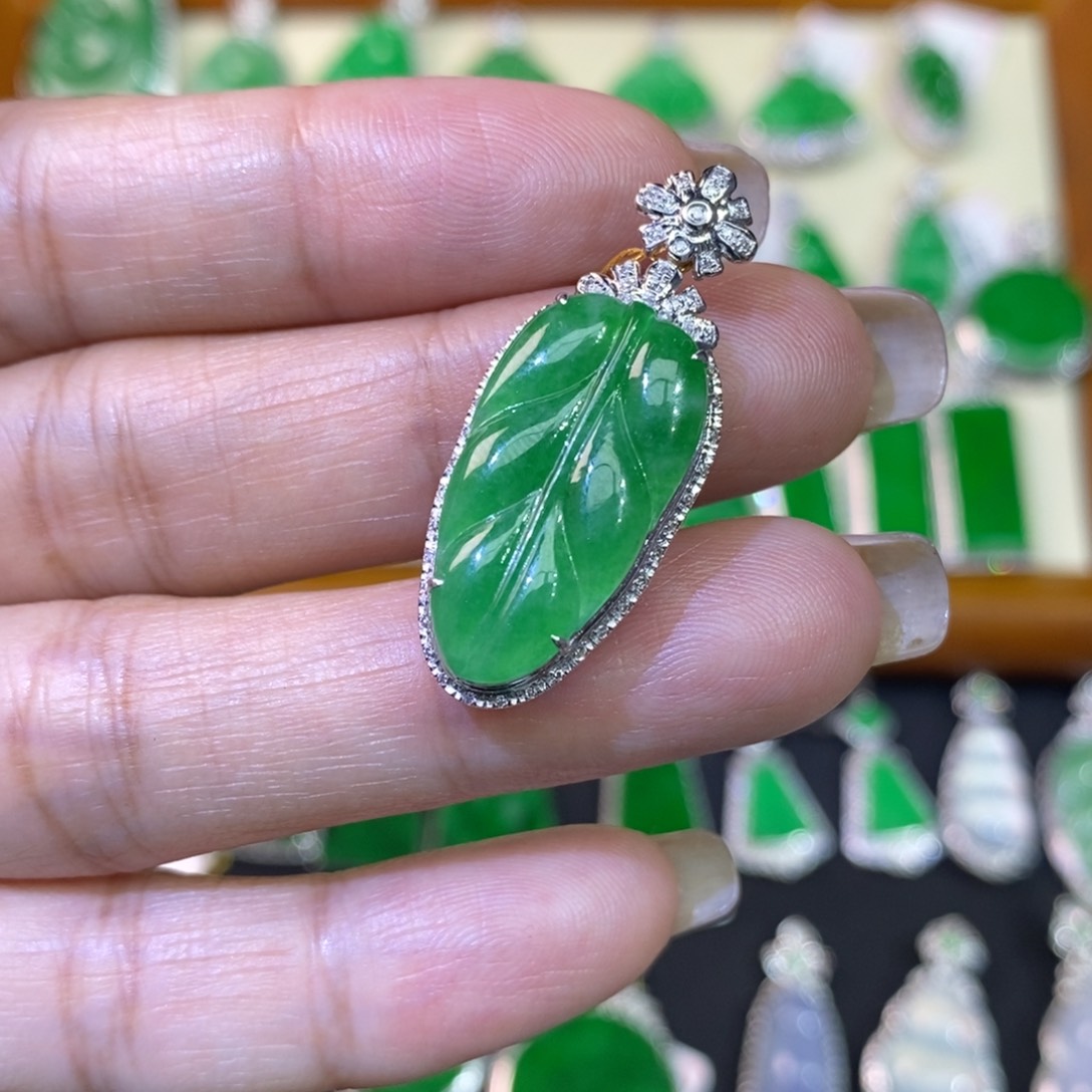 翡翠吊坠(不含链)18K金镶嵌吊坠