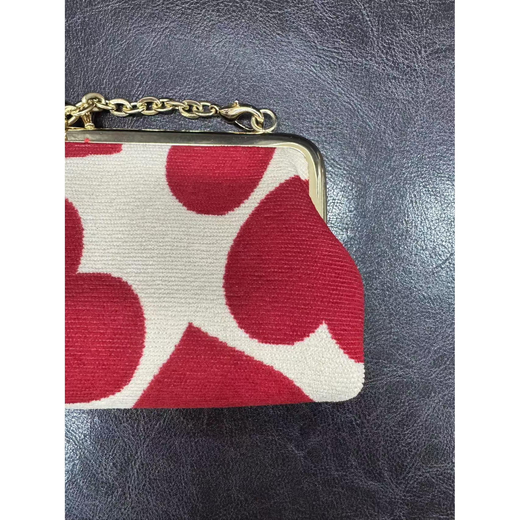 爱心摸摸包带链条啊