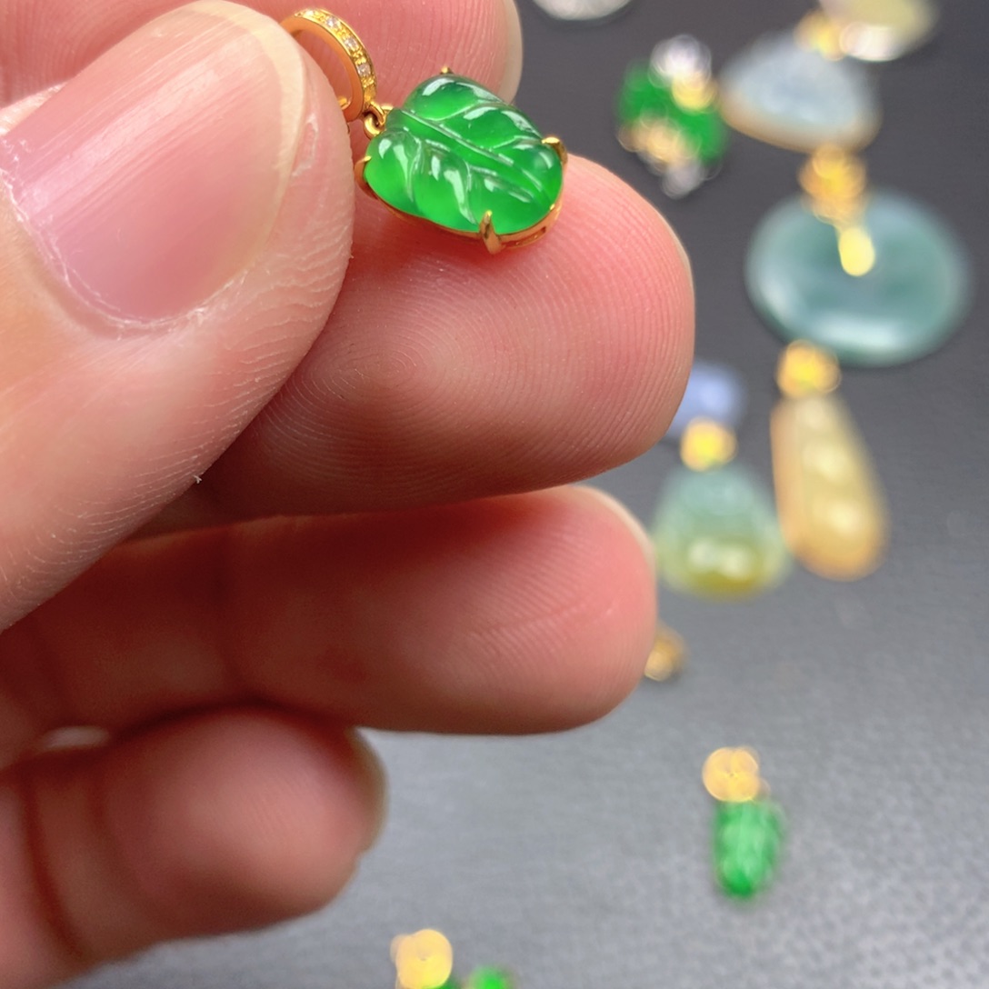 【闪购商品】颈饰18K金镶嵌翡翠雪*翡翠