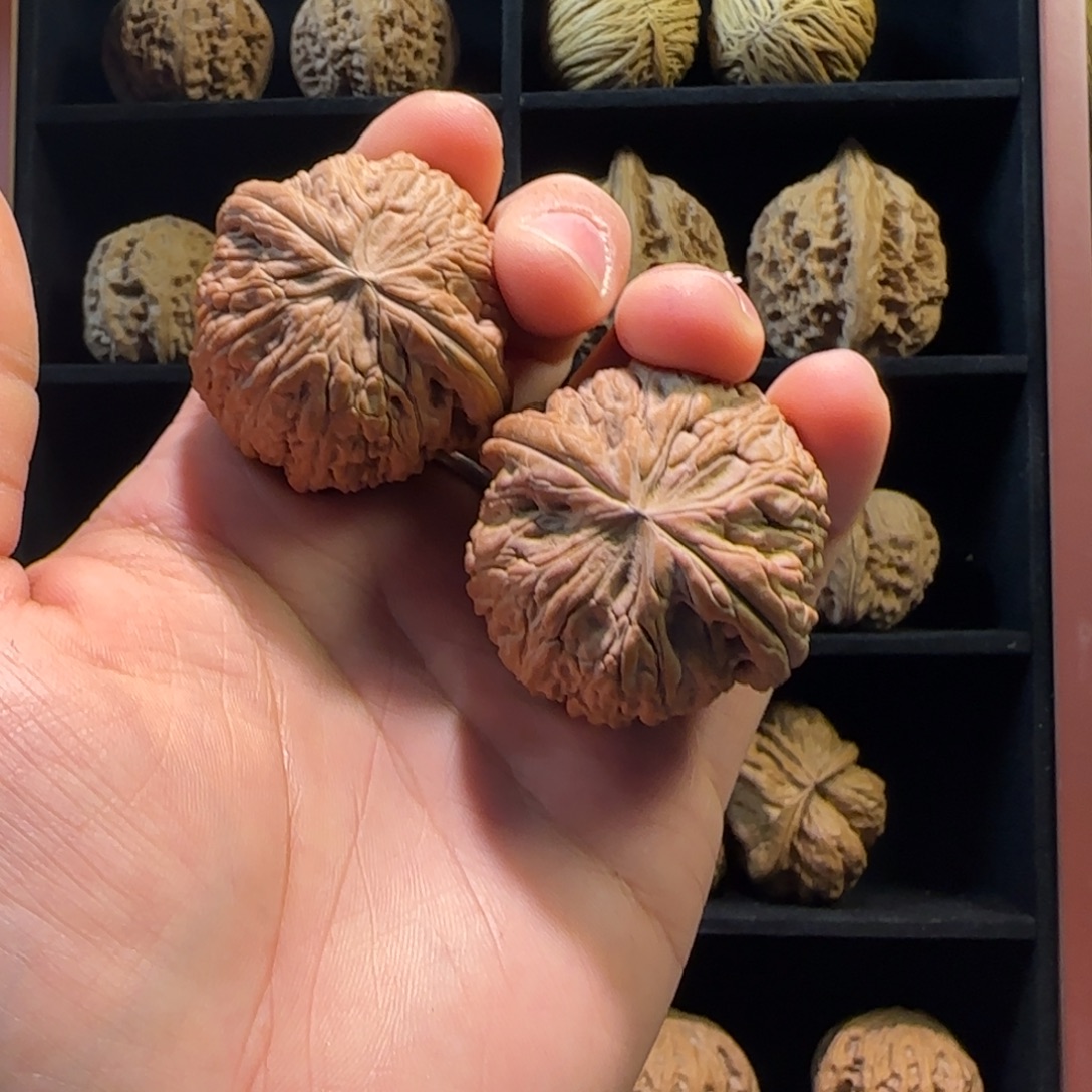 小****吊坠桃核玉尊24534