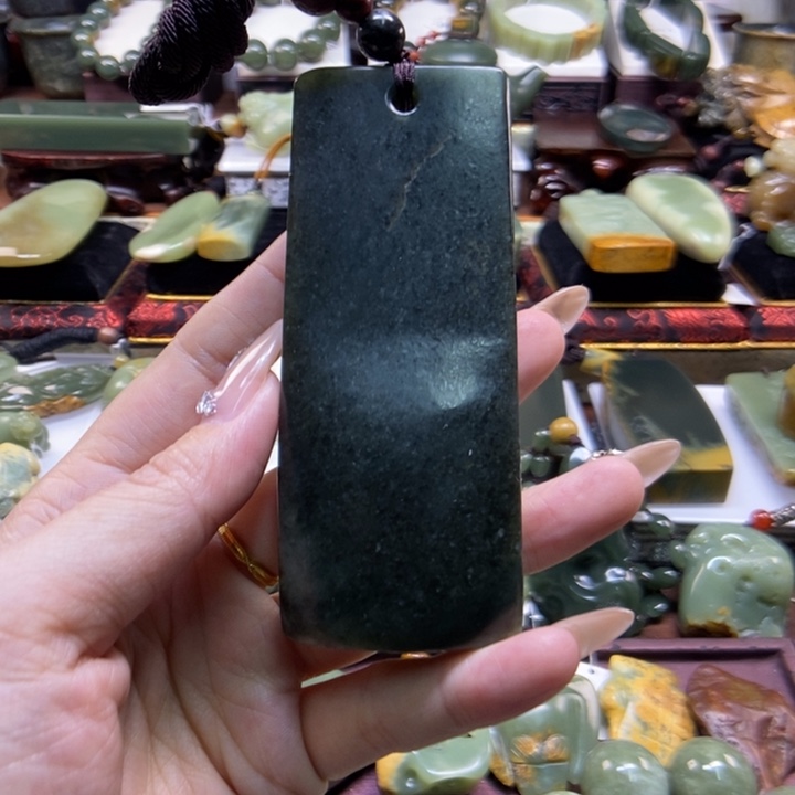 未镶嵌岫岩老玉（透闪石质玉）把件