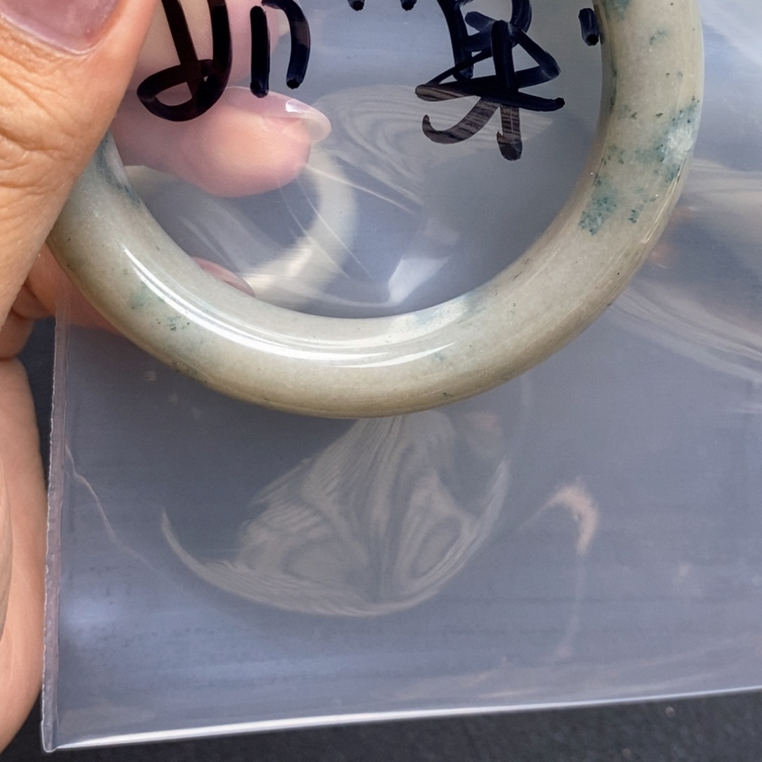 石英质玉手镯未镶嵌如*果