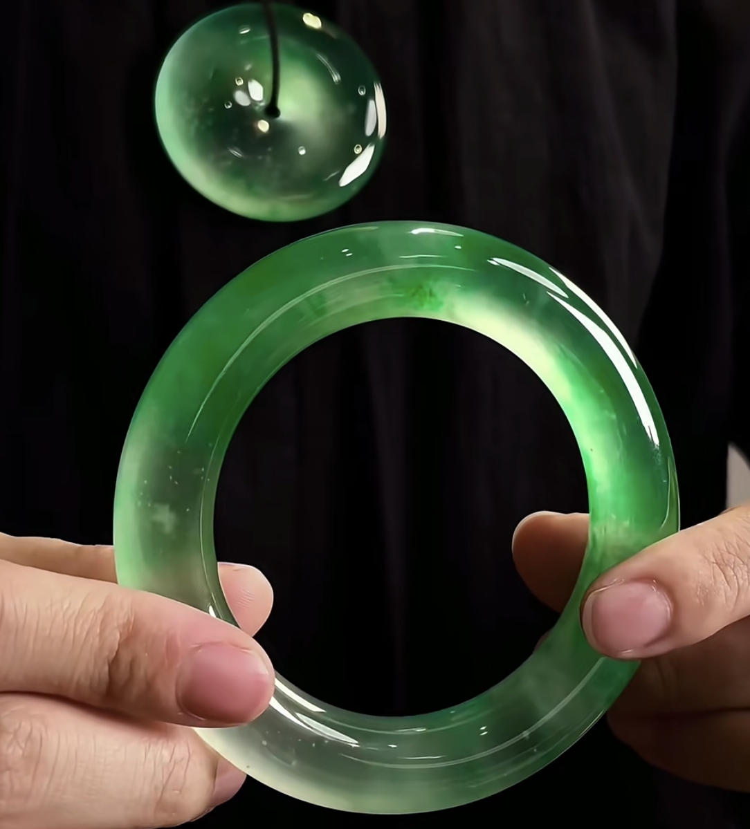 手镯缅甸天然翡翠手镯绿色轻奢时尚圈女士气质口冰飘花测量勿拍气