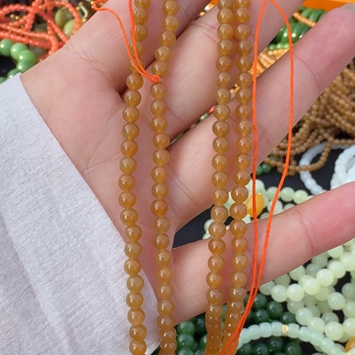 和田玉未镶嵌颈饰大学生