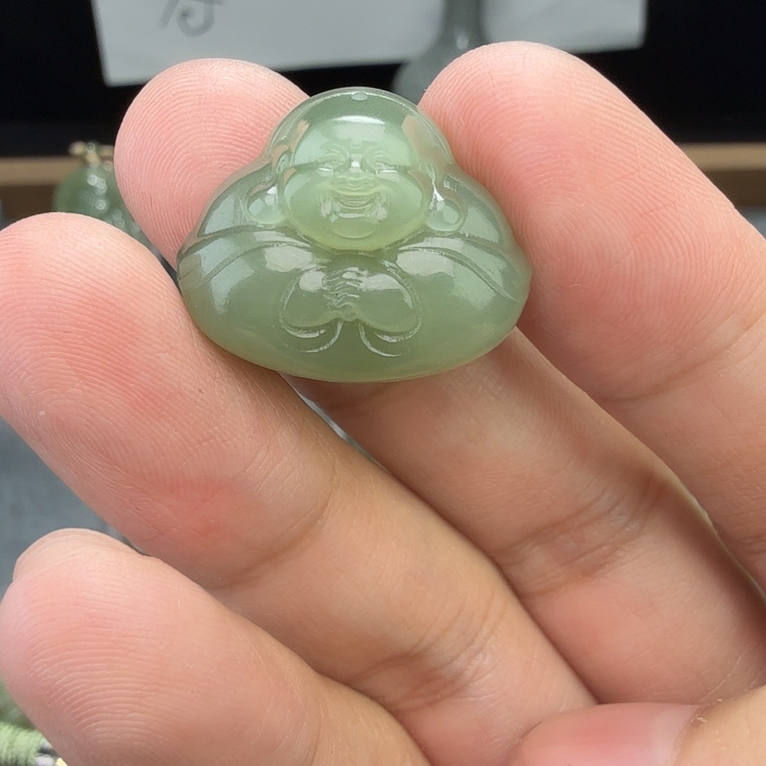 和田玉未镶嵌颈饰抱抱佛特价款