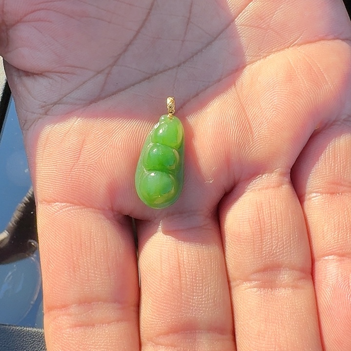 颈饰18K金镶嵌和田玉