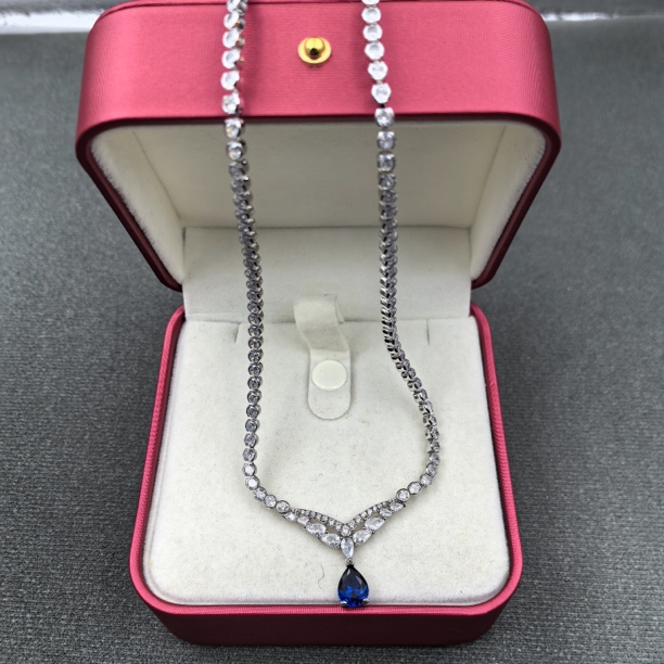  【经典永恒  光芒四射】吊坠 GDJ10211