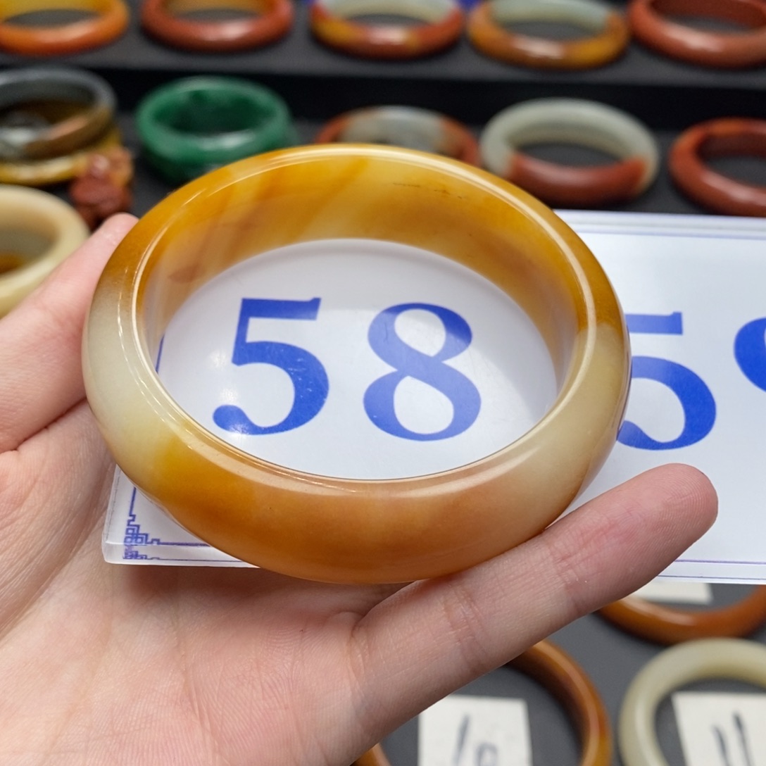 石英质玉（黄龙玉）手镯未镶嵌