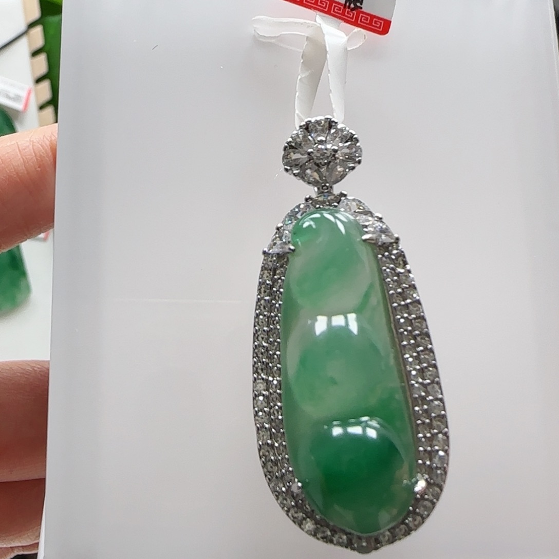 石英质玉（非洲翠）未镶嵌颈饰