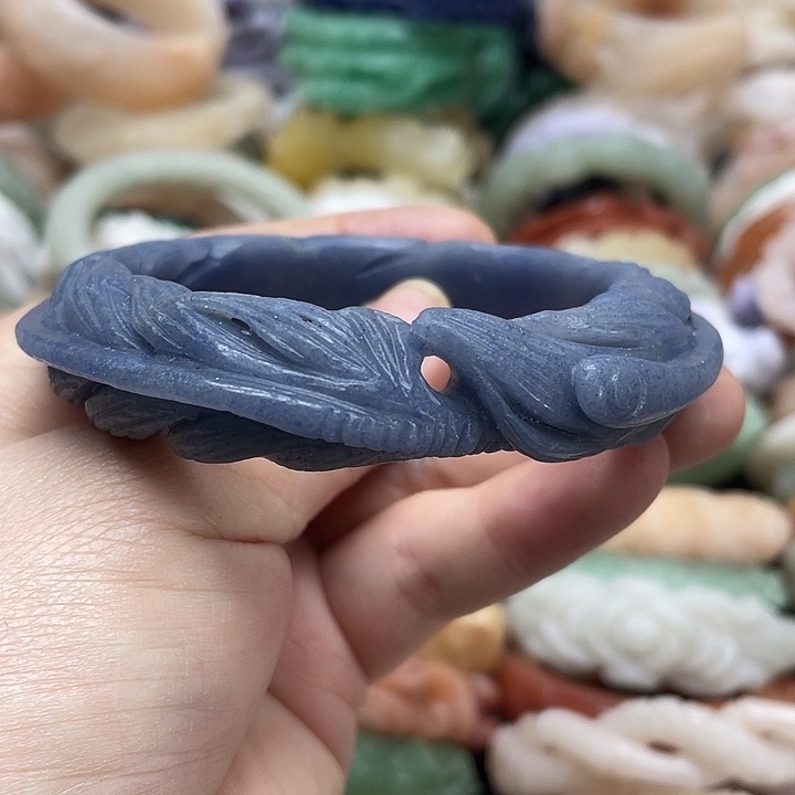 未镶嵌手镯石英岩玉