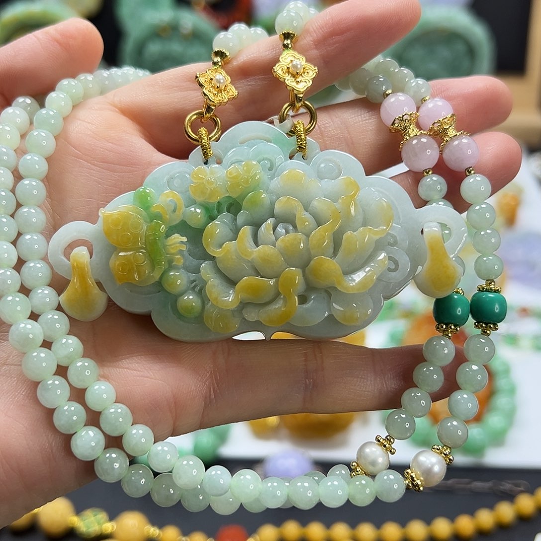 翡翠未镶嵌颈饰吊坠