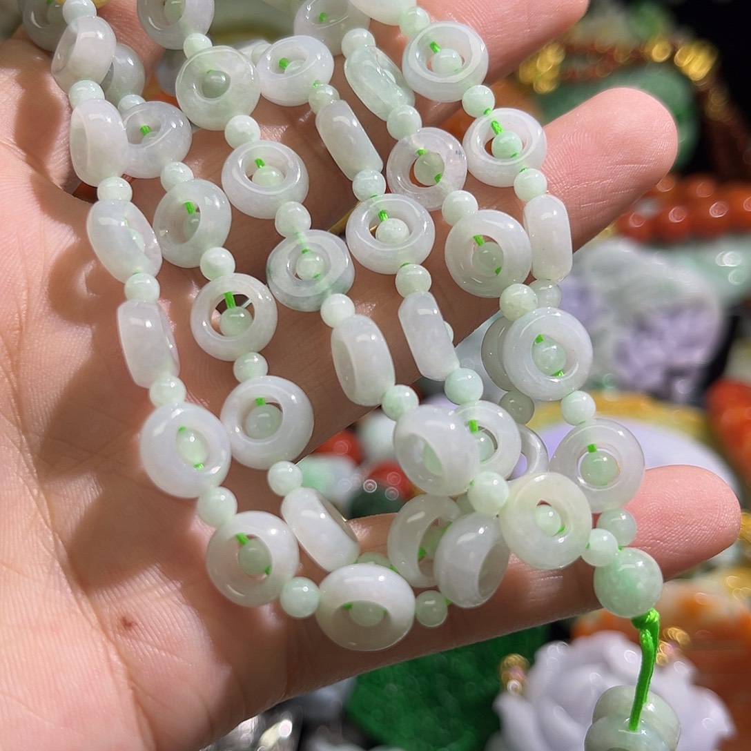 翡翠未镶嵌颈饰待编织